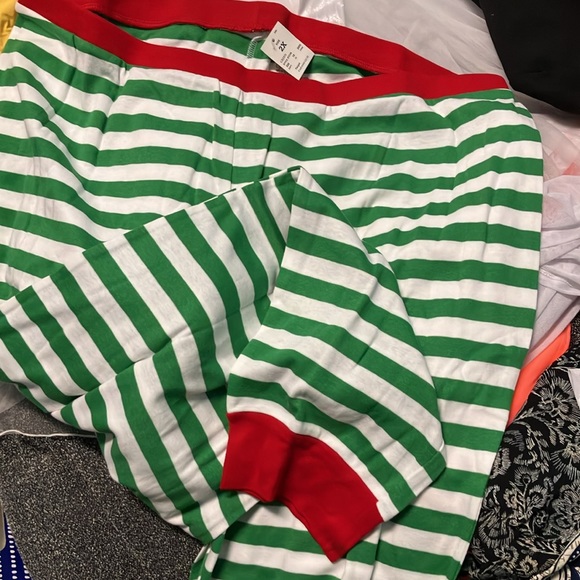 Ladies, very cute, two-piece elf costume/pajamas size 2X - Picture 4 of 5